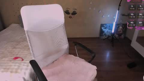tori93_ online show from May 2026 01:18:02 PM