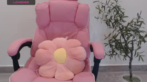 Angelina online show from September 2025 01:56:01 PM