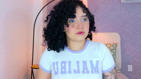 Snapshot of tracielowe_w chatting on December 2025 03:36:02 AM tracielowe_w online show from December 2025 03:36:02 AM