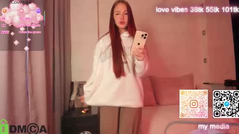 Snapshot of tracy_tay1or chatting on September 2025 12:00:02 AM Tracy GMT2 Mon 3 AM - 4 PM Tue 3 AM - 4 PM Wed 3 AM - 4 PM Thur 3 AM - 4 PM Fri 3 AM - 4 PM online show from September 2025 12:00:02 AM