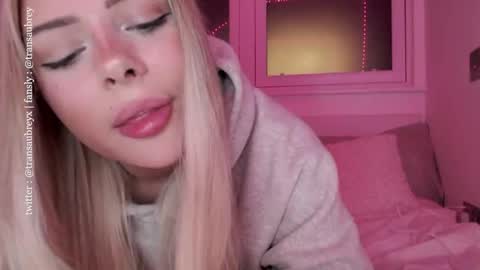 aubrey 3 online show from September 2025 07:41:02 PM