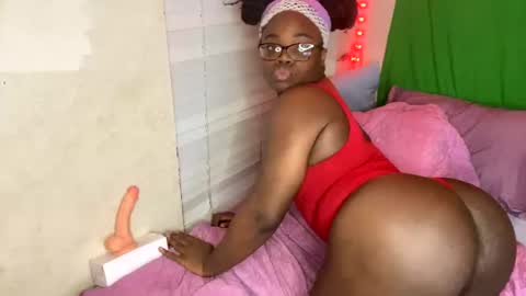 Snapshot of transgirl_omi chatting on February 2025 09:56:02 AM TransDomme Omi online show from February 2025 09:56:02 AM