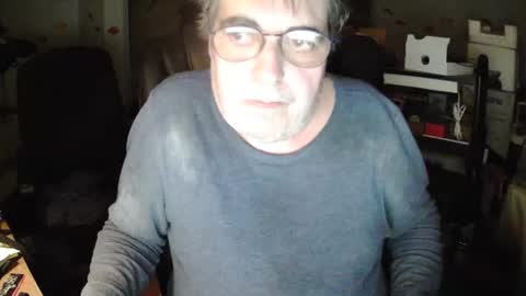 Snapshot of transmtfhello chatting on December 2025 12:09:02 AM Peter online show from December 2025 12:09:02 AM