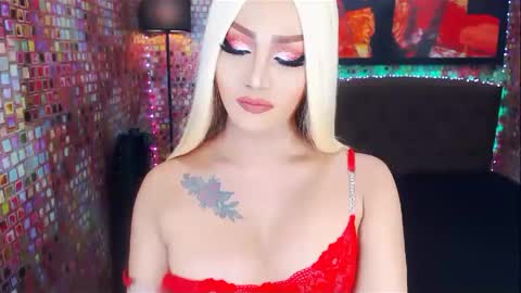 Snapshot of transplayfullolivia chatting on February 2025 02:14:01 AM KYLIE BELLA  TS online show from February 2025 02:14:01 AM