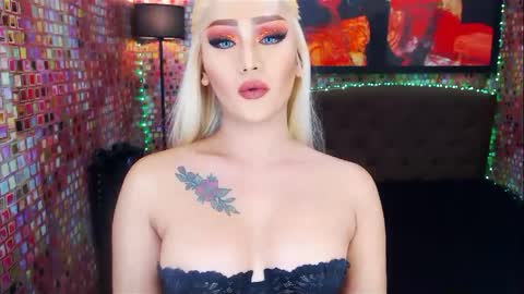 Snapshot of transplayfullolivia chatting on February 2025 01:43:02 AM KYLIE BELLA  TS online show from February 2025 01:43:02 AM