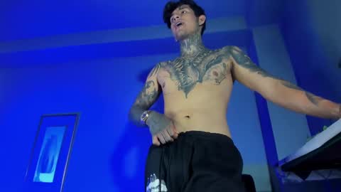 TRAV - INDEPENDENT MODEL online show from October 2025 02:32:02 AM