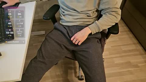 tree1989 online show from November 2025 08:18:01 PM