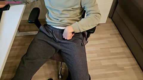 tree1989 online show from November 2025 07:41:02 PM