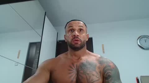 Snapshot of tridentmuscles chatting on December 2025 10:05:01 PM tridentmuscles online show from December 2025 10:05:01 PM