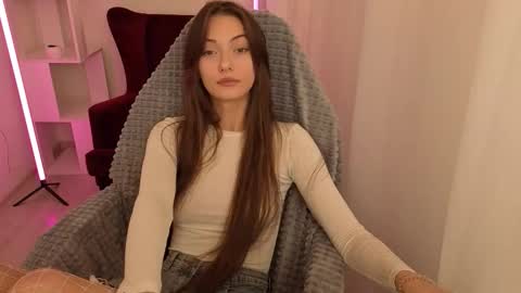 Emma  online show from November 2025 05:19:02 AM