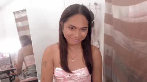 Snapshot of trixie_fuck69 chatting on May 2026 05:01:02 AM Trixie Love online show from May 2026 05:01:02 AM