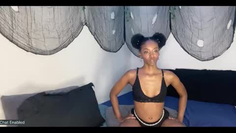 trixie_luv online show from October 2025 02:03:02 PM