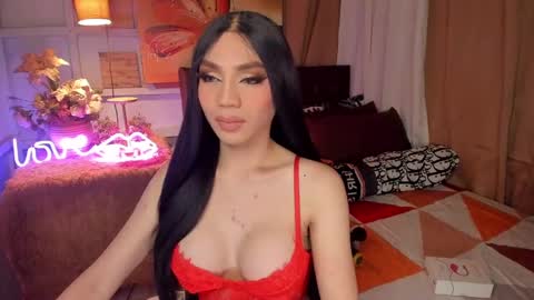 Queen Selena online show from January 2025 04:01:02 AM