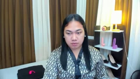 Karen Oquio online show from October 2025 04:20:02 PM