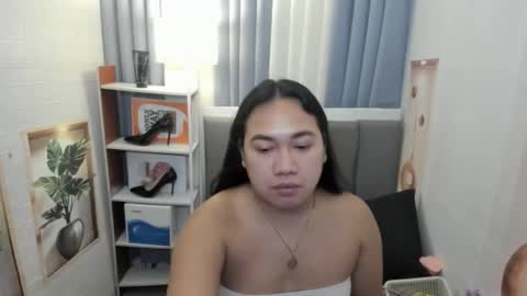 Karen Oquio online show from December 2025 04:55:02 PM