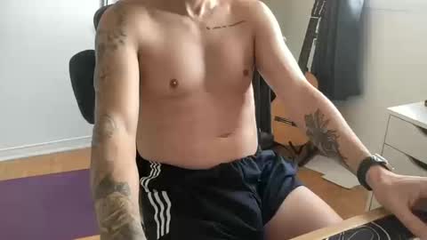 Snapshot of tt_boy2000 chatting on October 2025 01:43:02 PM TT Boy2000 online show from October 2025 01:43:02 PM