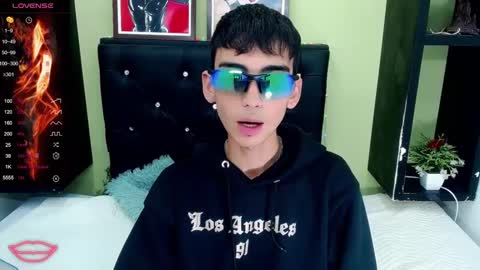 Snapshot of ttimy_x_boy chatting on February 2025 08:20:02 PM ttimy online show from February 2025 08:20:02 PM