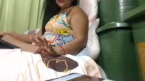 Mae online show from November 2025 11:14:02 PM