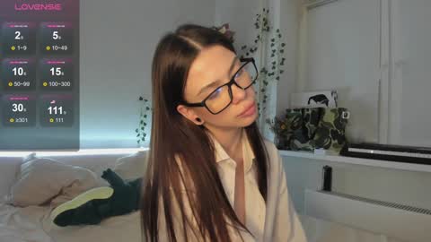 Hi everyone my name is Tina Id love it if you could help make sense of it here  online show from December 2024 01:47:01 AM