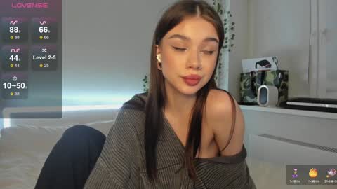 Hi everyone my name is Tina Id love it if you could help make sense of it here  online show from January 2025 08:43:02 PM