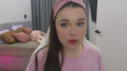 Snapshot of tutti_frutti_ chatting on February 2025 08:52:02 PM Ariana online show from February 2025 08:52:02 PM