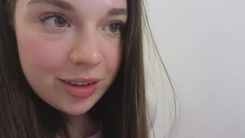 Snapshot of tutti_frutti_ chatting on March 2025 11:39:01 PM Ariana online show from March 2025 11:39:01 PM