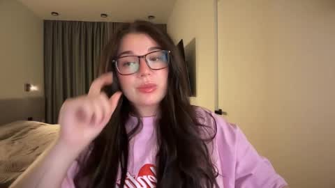 Snapshot of tutti_frutti_ chatting on June 2026 08:33:02 PM Ariana online show from June 2026 08:33:02 PM