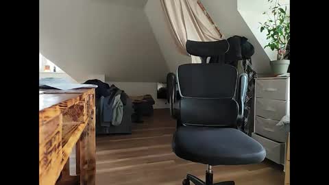 Tobi online show from November 2025 02:28:01 PM