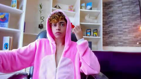 twinkk_guyy online show from November 2025 08:08:02 PM