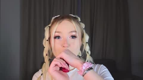 twinklefluff online show from November 2025 04:08:02 PM