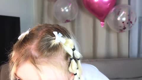 twinklefluff online show from November 2025 04:20:02 PM