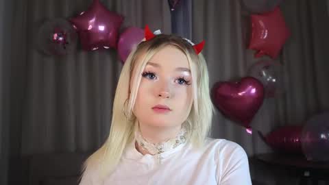 twinklefluff online show from November 2025 04:11:02 PM