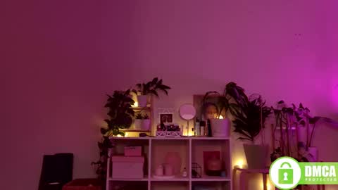 Snapshot of twix_girl chatting on December 2024 08:04:02 PM Stranger online show from December 2024 08:04:02 PM