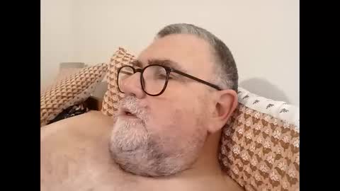 twohats2810 online show from December 2025 07:09:01 PM