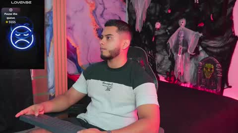 Tyler online show from October 2025 09:03:02 PM