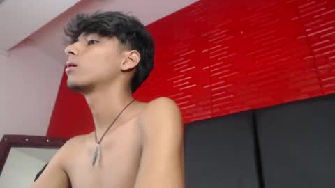 tyler_wolf_1 online show from October 2025 01:00:02 PM