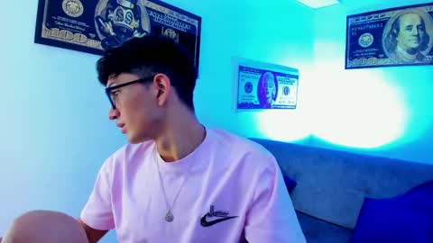 Snapshot of tylerwhiite_ chatting on January 2025 02:54:01 AM online show from January 2025 02:54:01 AM