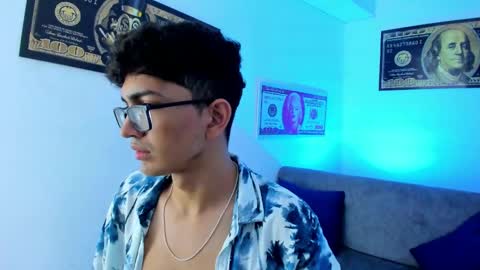 Snapshot of tylerwhiite_ chatting on January 2025 03:13:01 AM online show from January 2025 03:13:01 AM