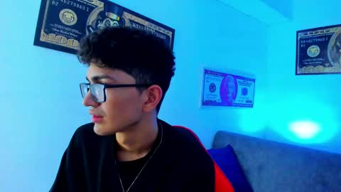 Snapshot of tylerwhiite_ chatting on January 2025 06:17:01 AM online show from January 2025 06:17:01 AM