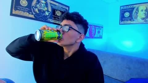 Snapshot of tylerwhiite_ chatting on January 2025 02:50:02 AM online show from January 2025 02:50:02 AM