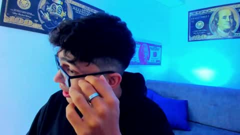 Snapshot of tylerwhiite_ chatting on January 2025 06:34:02 AM online show from January 2025 06:34:02 AM