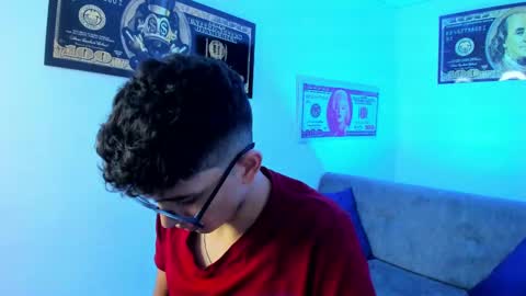 Snapshot of tylerwhiite_ chatting on January 2025 03:00:02 AM online show from January 2025 03:00:02 AM