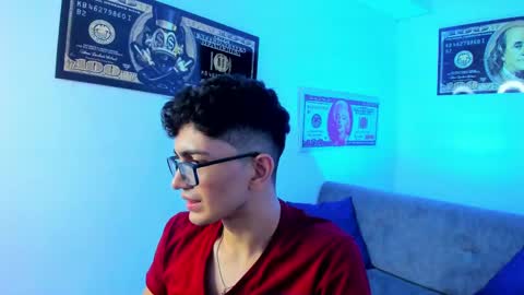 Snapshot of tylerwhiite_ chatting on January 2025 06:54:01 AM online show from January 2025 06:54:01 AM