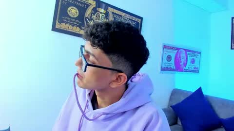 Snapshot of tylerwhiite_ chatting on January 2025 03:12:02 AM online show from January 2025 03:12:02 AM