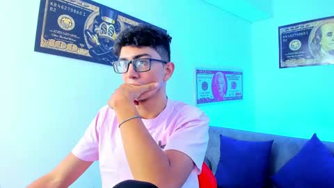 Snapshot of tylerwhiite_ chatting on January 2025 02:58:01 AM online show from January 2025 02:58:01 AM