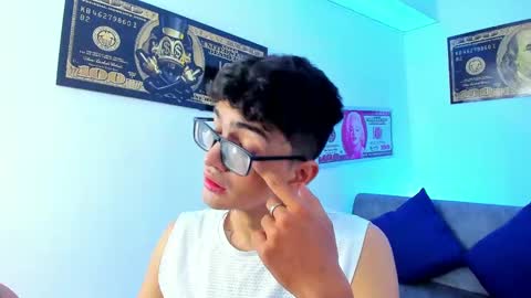 Snapshot of tylerwhiite_ chatting on January 2025 03:08:01 AM online show from January 2025 03:08:01 AM