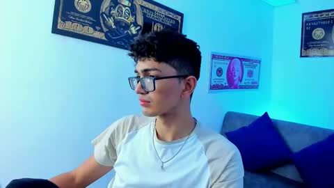 Snapshot of tylerwhiite_ chatting on January 2025 02:54:01 AM online show from January 2025 02:54:01 AM