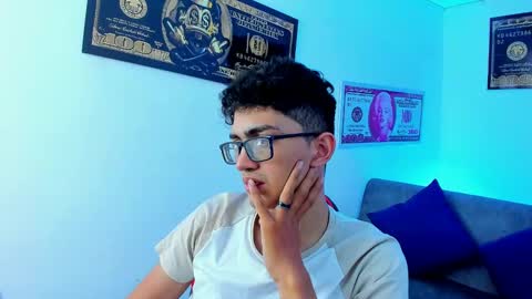 Snapshot of tylerwhiite_ chatting on January 2025 06:33:01 AM online show from January 2025 06:33:01 AM