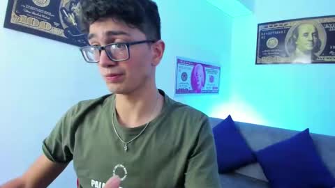 Snapshot of tylerwhiite_ chatting on January 2025 06:20:02 AM online show from January 2025 06:20:02 AM