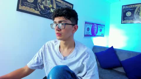 Snapshot of tylerwhiite_ chatting on January 2025 03:05:02 AM online show from January 2025 03:05:02 AM